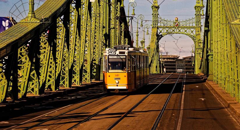 Indul a közlekedési káosz Budapesten, itt lesznek lezárások a hétvégén