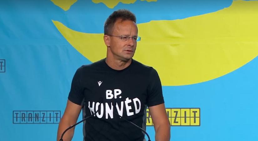 Furcsa öltözetben árulta el legnagyobb sikerét Szijjártó Péter