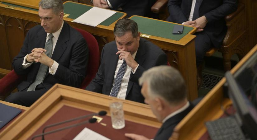 Amikor kiderült, hogy zuhanórepülés lett a repülőrajtból, a kormány ismét álmodozni kezdett, pedig épp ez okozta a mostani problémákat