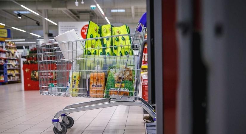Lebuktak a trükköző boltok: így vernek át az akciós ár ígéretével!