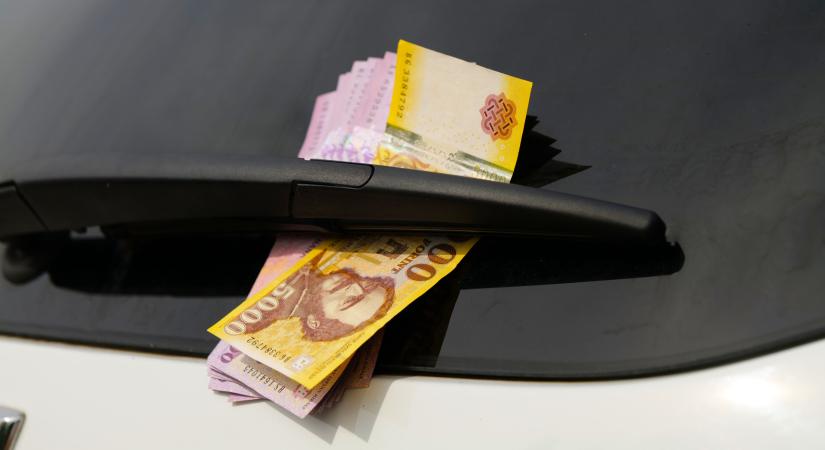 Itt a bejelentés: így alakul holnaptól a benzin ára