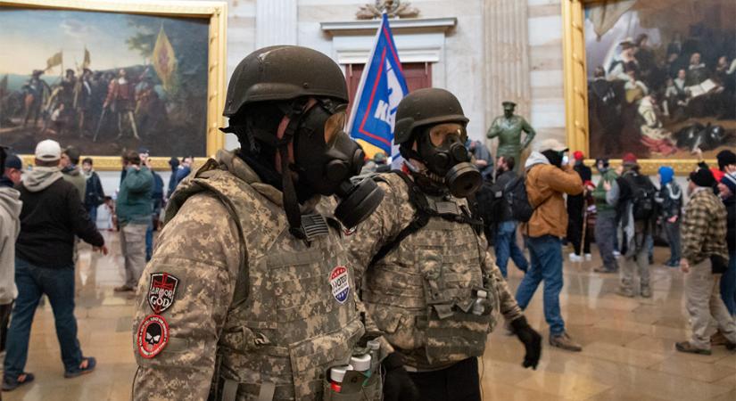 Szélsőséges fegyveres csoportok tagjai is részt vettek a Capitolium ostromában