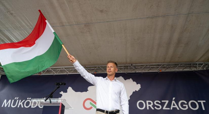 Magyar Péter adóprogramot hirdetett: csökkene az szja, az egészséges élelmiszerek és a tűzifa áfája, a gyógyszerek áfamentesek lennének