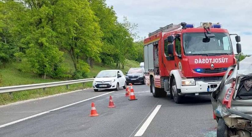 Karambol az M3-ason: a leállósávon halad a forgalom, több kilométeres a torlódás