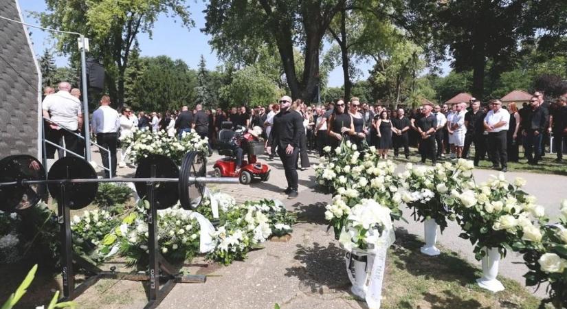 Utolsó útjára kísérték a legendás testépítőt, Kathi Bélát - fotókon a temetés