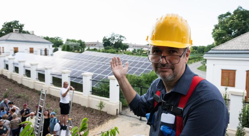 Hadházy: Mészáros Lőrinc családi cége dolgozhat Orbánék hatvanpusztai birodalmán