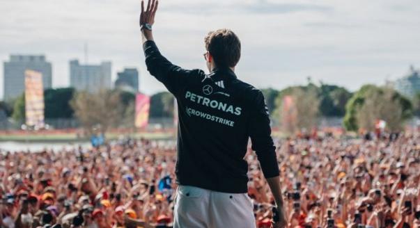 Mercedes: Közel a megegyezés Russell-lel