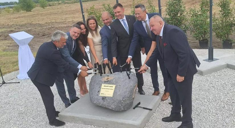 Elképesztő beruházás: ezer új munkahelyet hoz létre egy 1500 fős magyarok lakta faluban egy cseh befektető – nincs még egy ilyen település