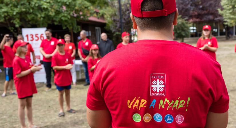 Leengedték a Katolikus Karitász zászlaját – véget értek a nyári táborok