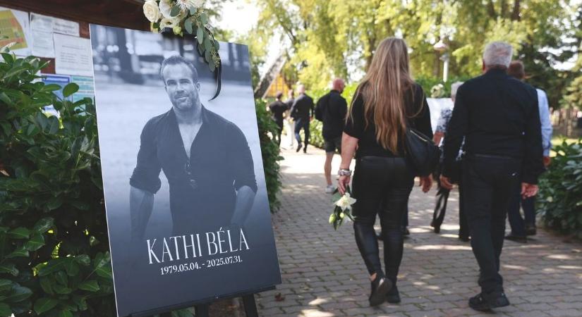 Rengetegen kísérték utolsó útjára Kathi Bélát (fotók, videó)