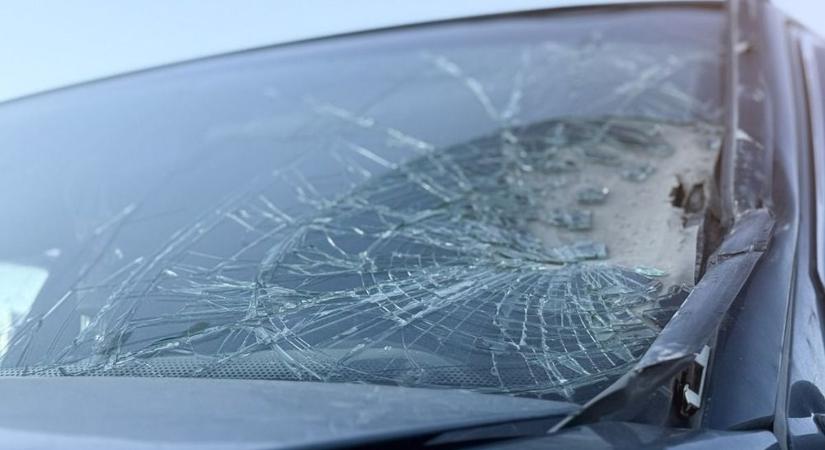 Két autó rohant egymásba Zákányszéknél, mentőhelikopter érkezett a helyszínre