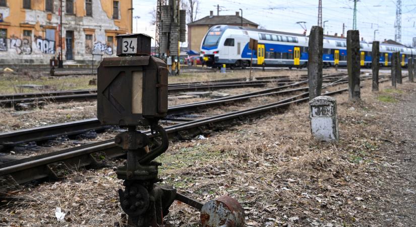 „Olyan, mintha az ember venne egy lakást, de csak az előszobáját és a WC felét használhatná, beljebb nem mehetne”