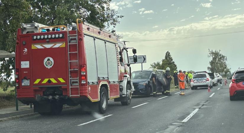 Karambol történt a 77-es főúton (fotók)
