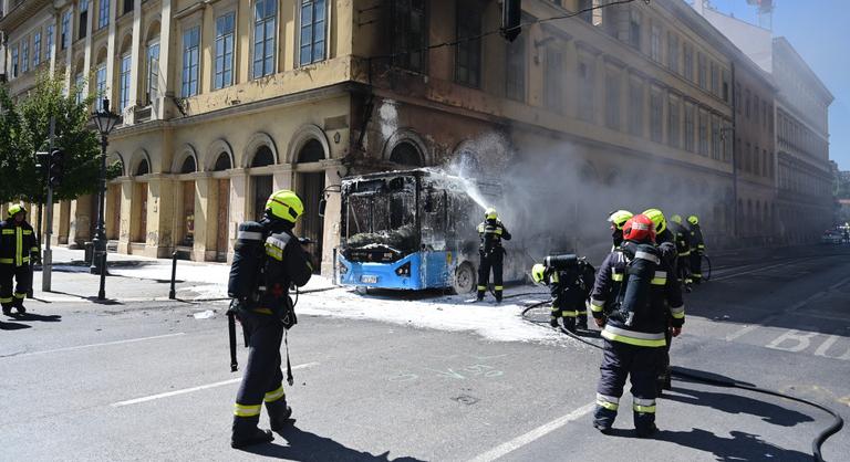 Befejezték a sorozatos kigyulladások miatt a budapesti buszok vizsgálatát, Karácsony Gergely felvázolta a megoldást