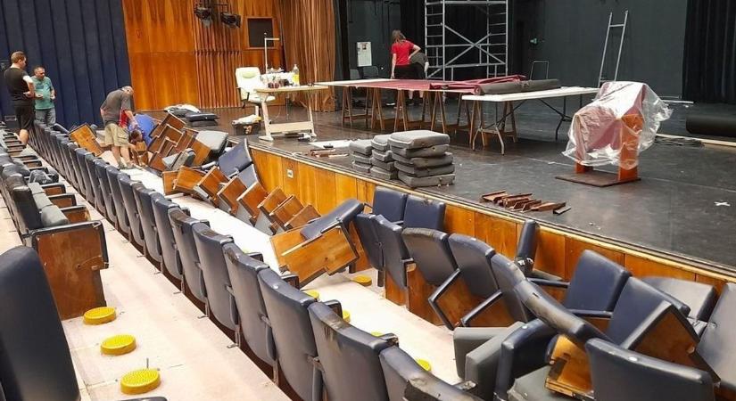 Évekig nem volt meleg víz a kulturális központban