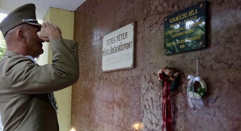 Emléktáblát avattak Adamóczki Béla tiszteletére Balmazújvároson