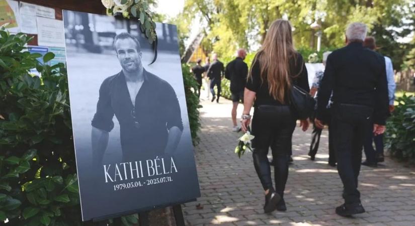 Gyászba borultak a szívek: végső búcsút vettek Kathi Bélától - Videó