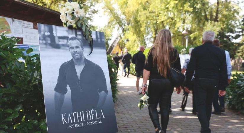 Végső búcsút vettek a legendától, utolsó útjára kísérték a tragikus balesetben elhunyt Kathi Bélát