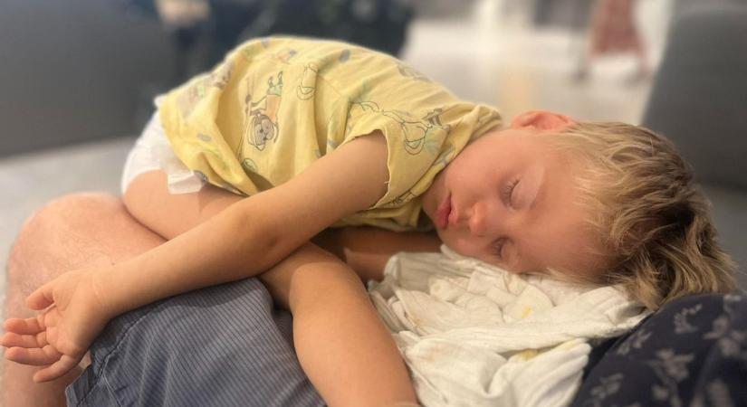 Agyi bénulással és Down-szindrómával született – a mexikói terápia adhat reményt Beninek