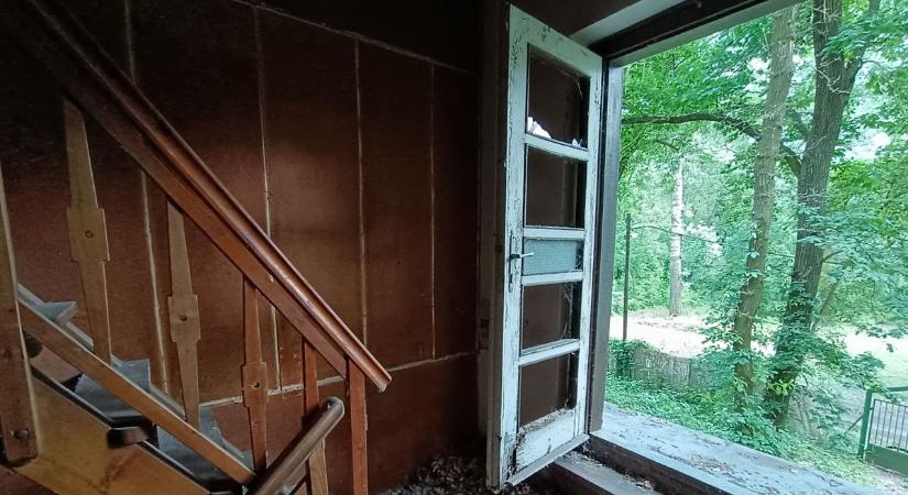 Újjászületik a kísértetház, elindulnak a munkák a Maros-parton