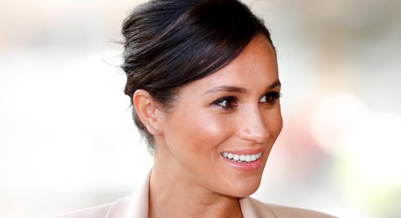 Minden nő Meghan szoknyáját akarja őszre, nincs most ennél szebb darab