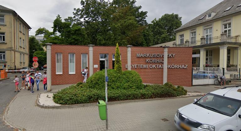 Kétperces beszélgetés miatt kellett csaknem kilenc órát várnia a rákbetegnek egy magyar kórházban