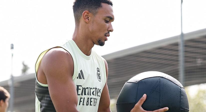 Kőkemény döntés, kitették a keretből Trent Alexander-Arnoldot