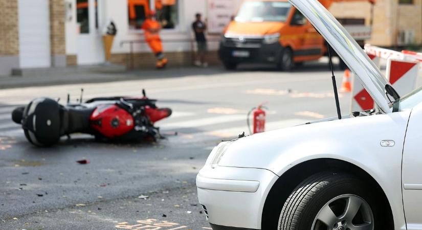 Egymást érték az utakon a balesetek, az egyik tragédiával végződött
