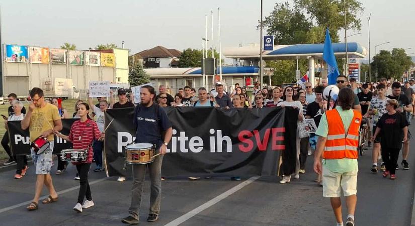 „Az állkapocstörő szörnyetegek szabadlábon, az egyetemisták börtönben”