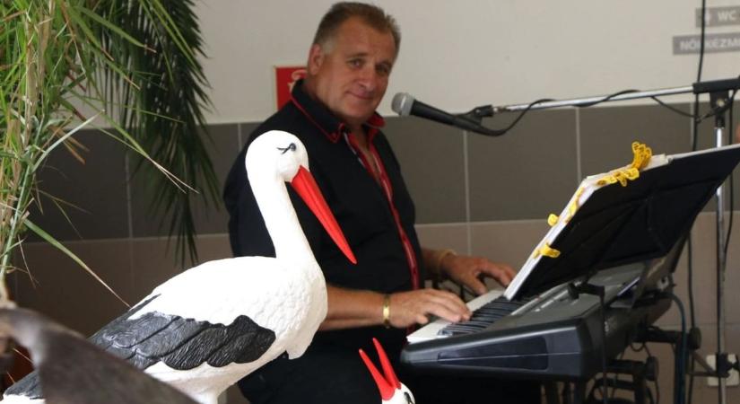 Élő zenére mulatnak a fiatalos nyugdíjasok – ön is csatlakozhat!