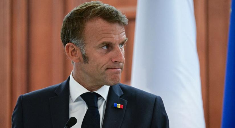 Akár Macron bukását és új parlamenti választást is hozhat a francia kormányválság a szakértő szerint