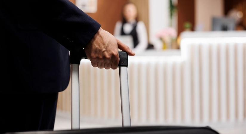 Fűnyíró a szobában, méteres pókhálók és hideg zuhany – vasi rémszállások vendégértékelések alapján