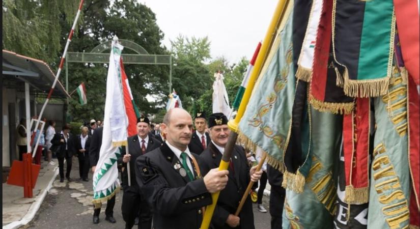 A könnyek, a gyász és a csillogás ünnepe – tragédiákból született meg a magyar bányásznap