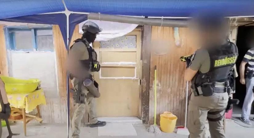 Brutális rajtaütés Hevesben: drogdílereket bilincseltek meg a Deltások! – videóval