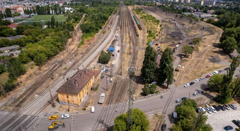 Mérföldkő Rákosrendezőn: a szemétdomból új lakónegyed születik – máris mozgolódik az EU