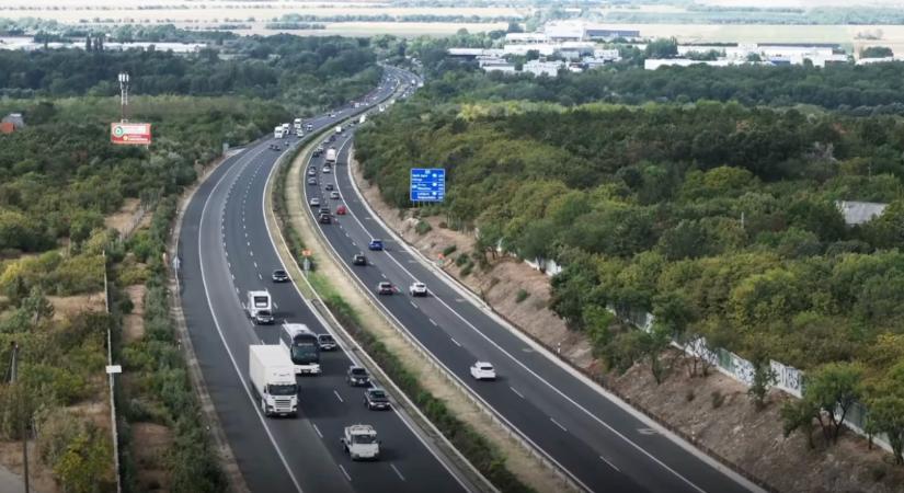 Hétfőtől olcsóbbak lesznek az online vásárolt autópálya-matricák