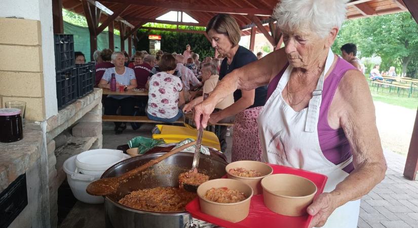 Lecsóparti nótaszóval: a 85 éves dédnagymama, Iboly néni volt a főszakács - galéria