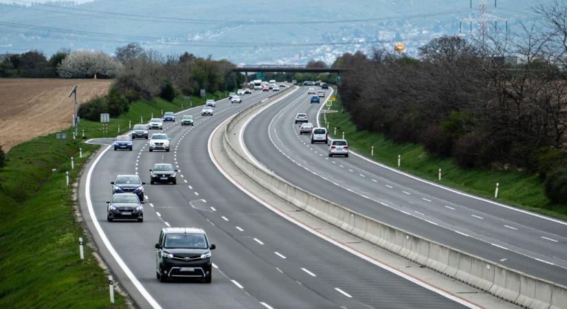 Jó hír az autósoknak: éves szinten 2 milliárd forint marad a zsebükben