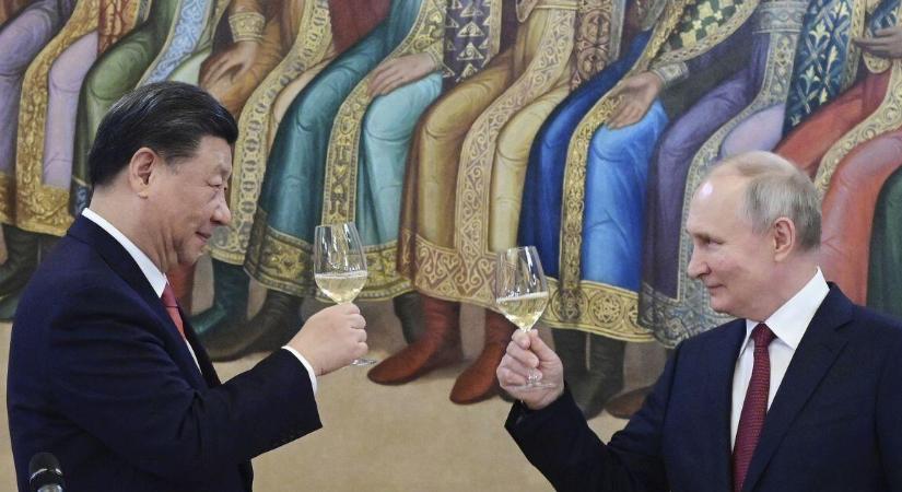 Alaposan körüludvarolta Vlagyimir Putyin vasárnapi vendéglátóját