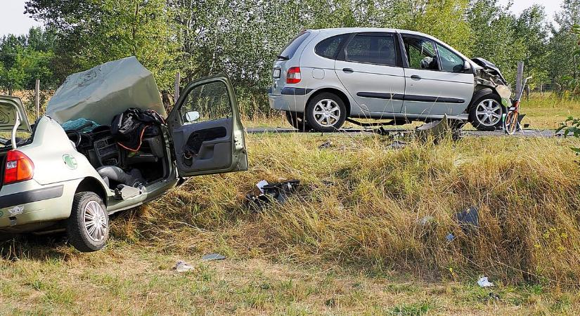 Újabb megrázó fotók a zákányszéki karambolról – galériával
