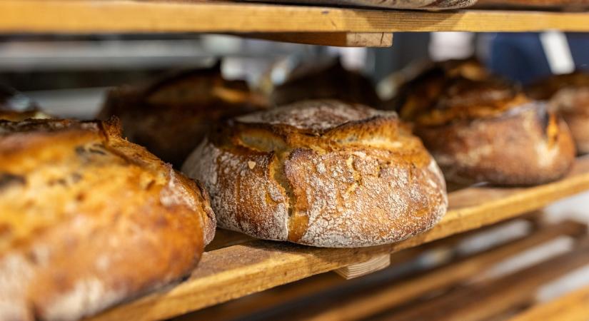 Aggasztó áremelés jöhet: keményen megdrágulhat itt a kenyér