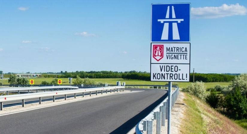 EM: szeptembertől nem kell kényelmi díjat fizetni az online vásárolt autópálya-matricák után