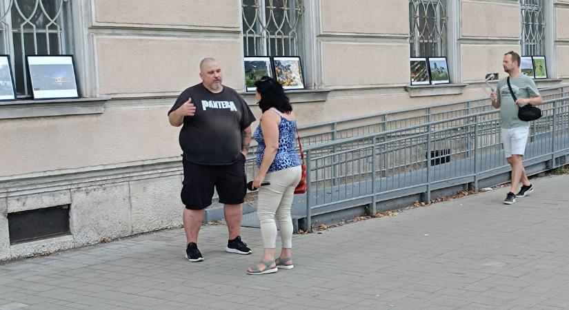 Gerillakiállítás a Vasmű úton