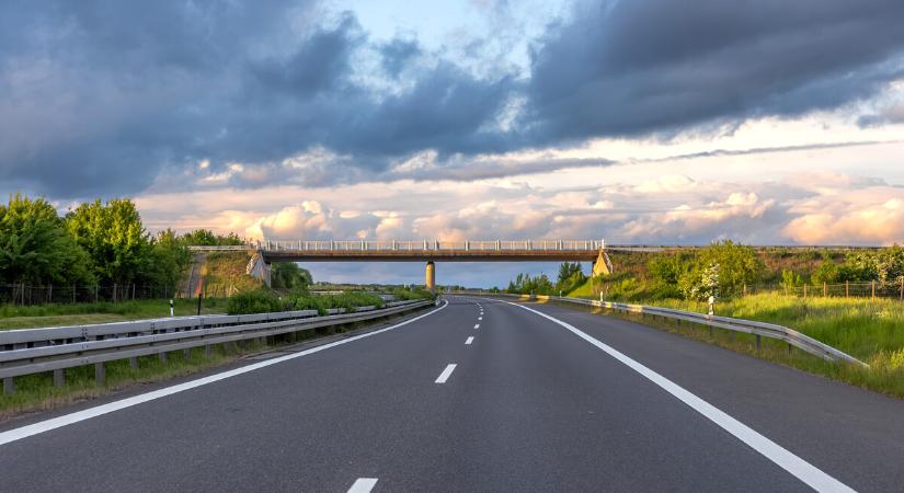 Megérkezett a minisztérium bejelentése az autópálya-matricák áráról
