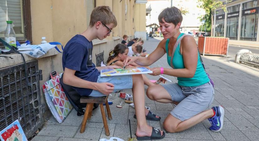 Az akvarellnek jót tesznek az esőcseppek - Rónaszéki Linda tanítványainak házak és fák álltak modellt