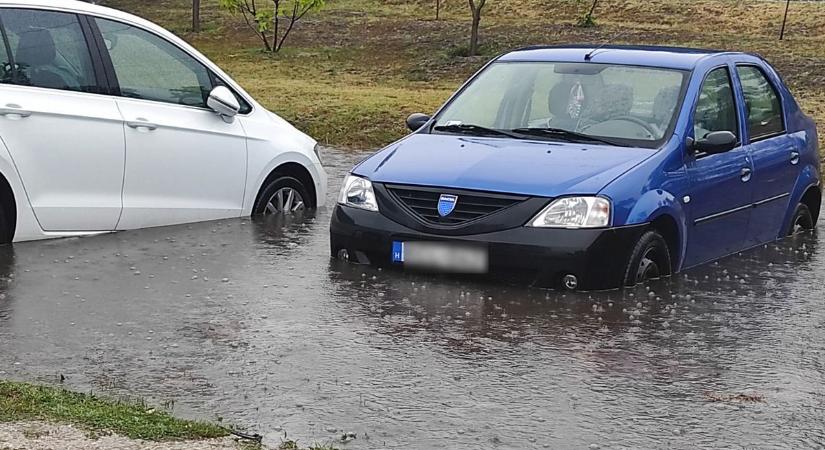Apa kezdődik: kellemetlen meglepetés, derékig ér a víz ebben a parkolóban