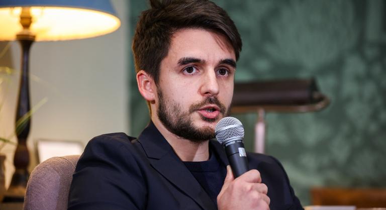 Tompos Márton Szijjártó Péterről: „Vagy hazudik, mint a vízfolyás, vagy az oroszok által fogott ügynökről beszélünk”
