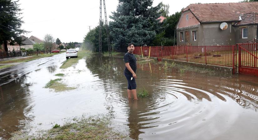 Még nincs vége, jönnek a villámárvizek, extrém mennyiségű eső érkezik
