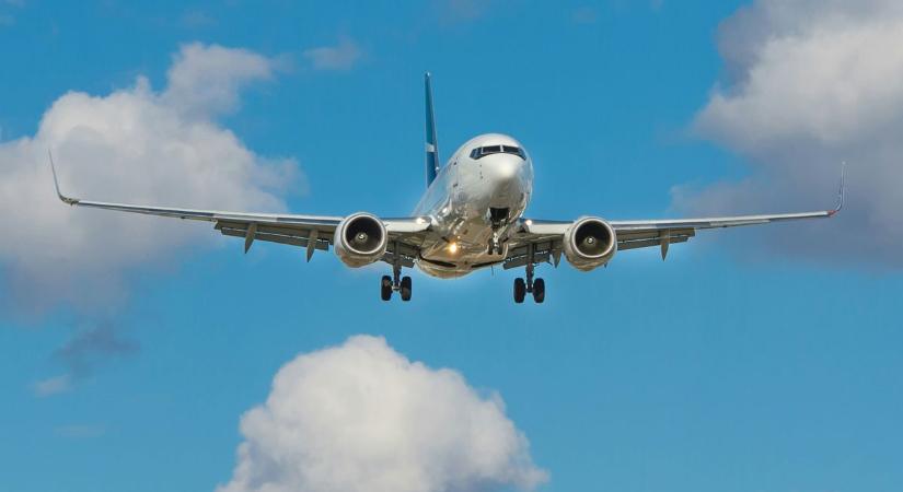 Kitört a káosz a British Airways járatán: vegyvédelmi egység lepte el a fedélzetet - videó!