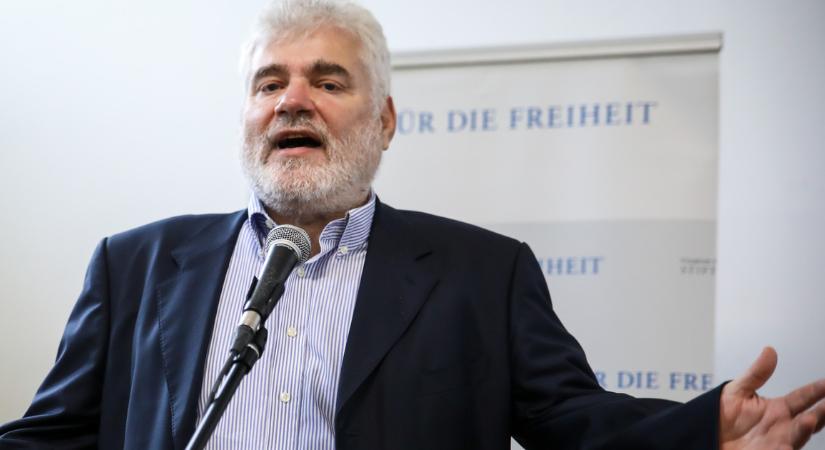 A választási stáb cseréje nem oldja meg a mély válságot, amin a kommunikáció már nem javít